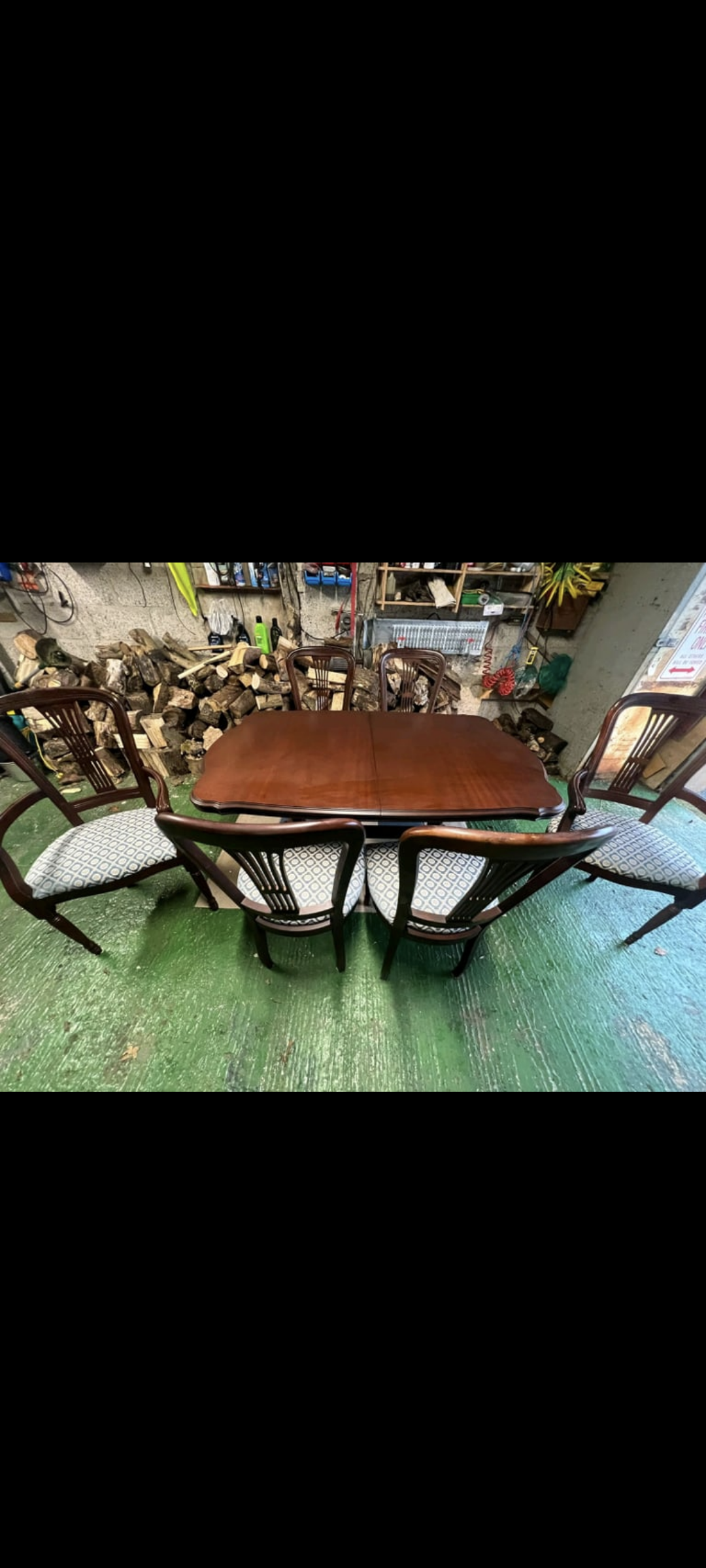 Mahogany Rossmore extendable table and 6 chairs